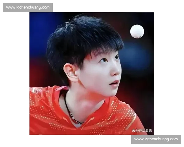 孙颖莎背部力量惊爆体坛！张煜东直播自叹不如：掰手腕我认输