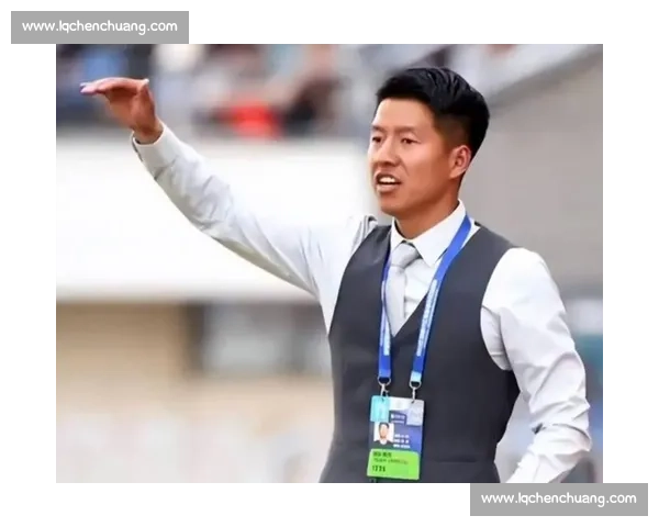 苏超 “西装主帅” 董松：江苏青训后卫的逆袭之路