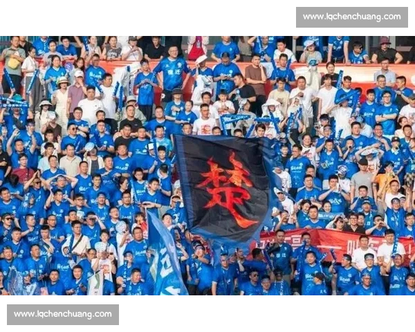 苏超应援燃爆！飞机军舰官方助阵，3 万上座率掀城市文化狂欢